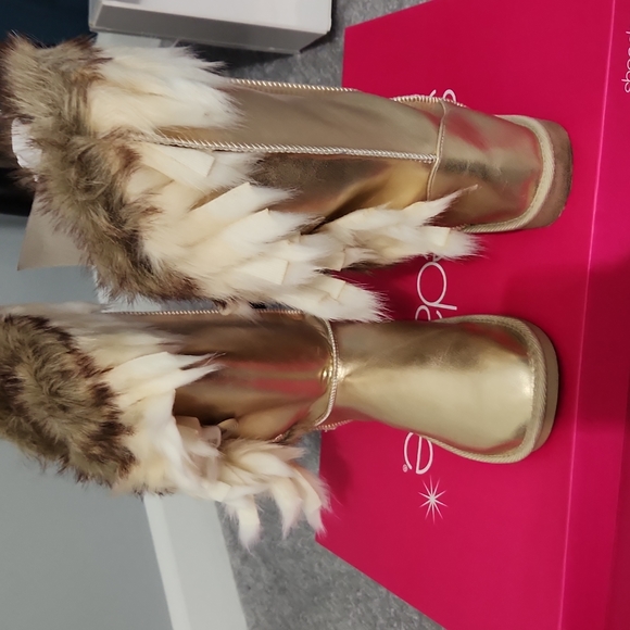 Metallic Gold 👢 Boots - Picture 2 of 6